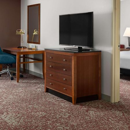 Hilton Garden Inn Милфорд Екстериор снимка