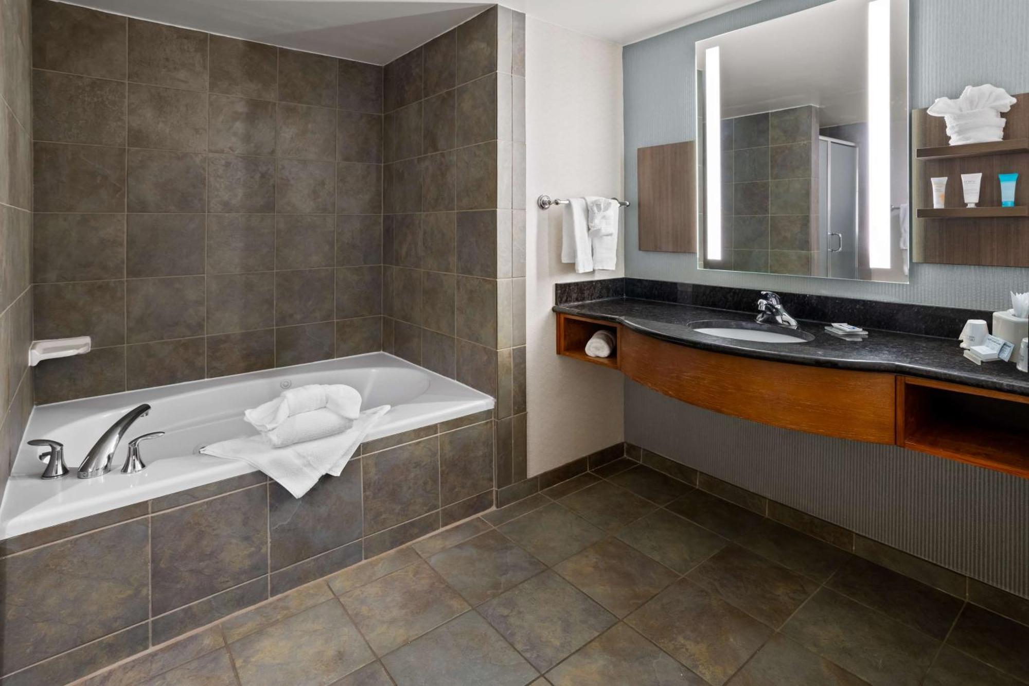 Hilton Garden Inn Милфорд Екстериор снимка