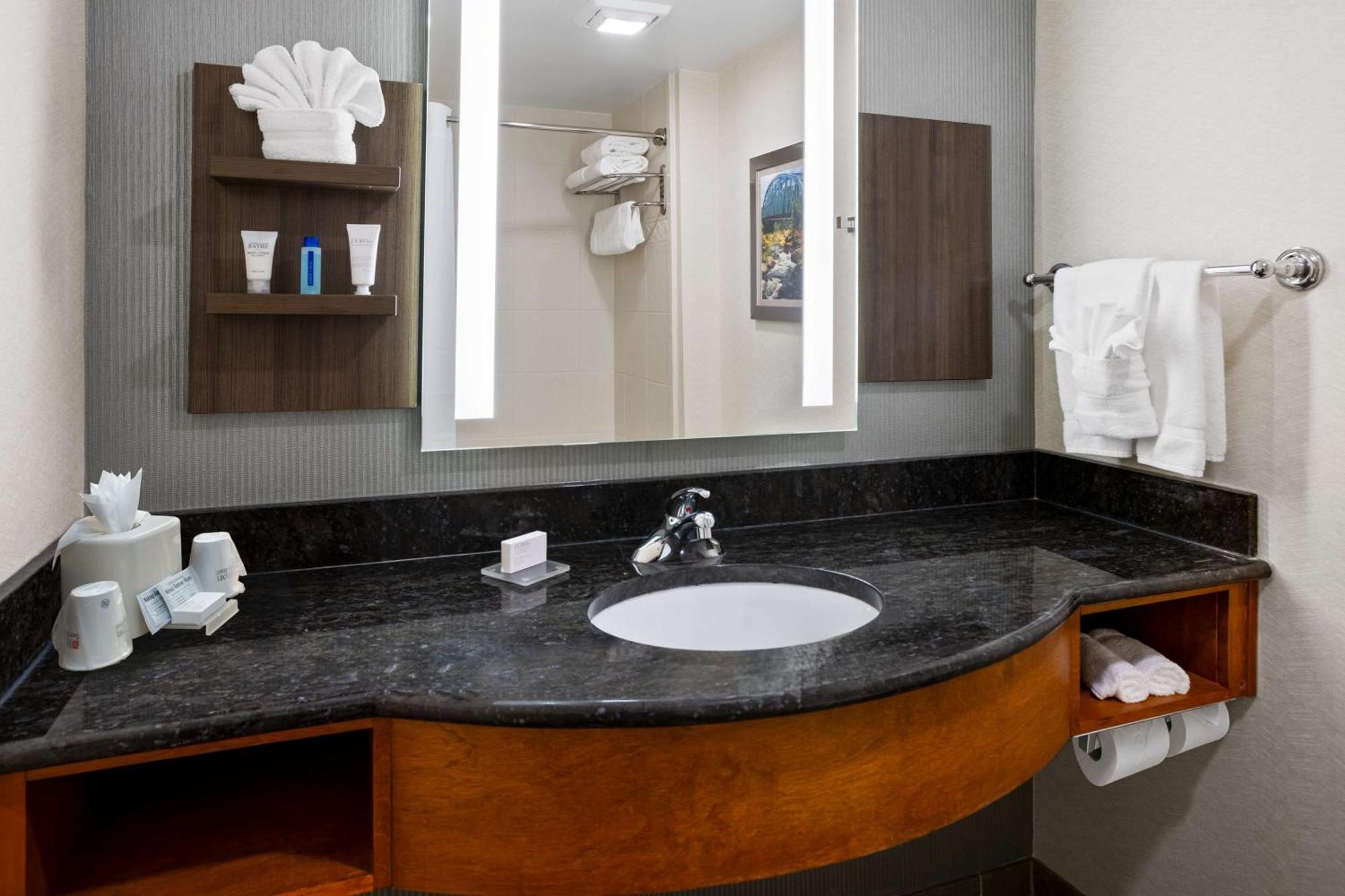 Hilton Garden Inn Милфорд Екстериор снимка