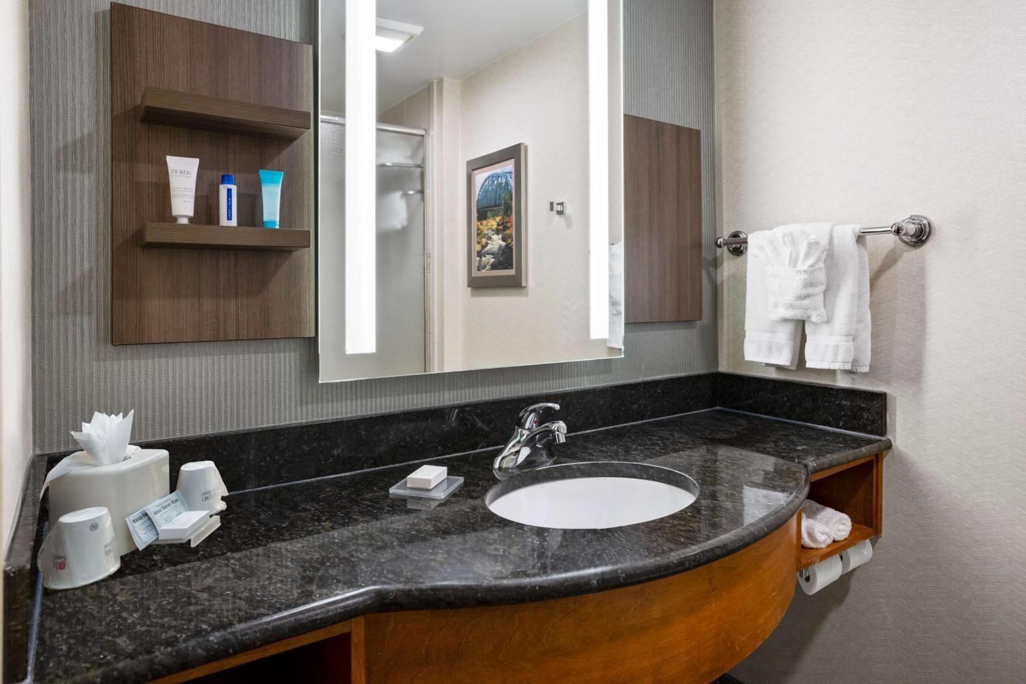 Hilton Garden Inn Милфорд Екстериор снимка